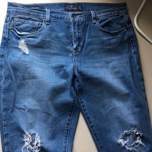 Lucky Brand Distressed light was jean